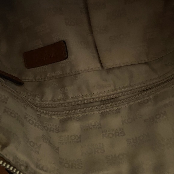 Large Michael Kors Studded Uptown Astor Tote Hobo Satchel. Silver tone hardware - Picture 5 of 8